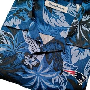 Tommy Bahama NE Patriots Hawaiian 100% Silk Short Sleeve Button Down Shirt MED